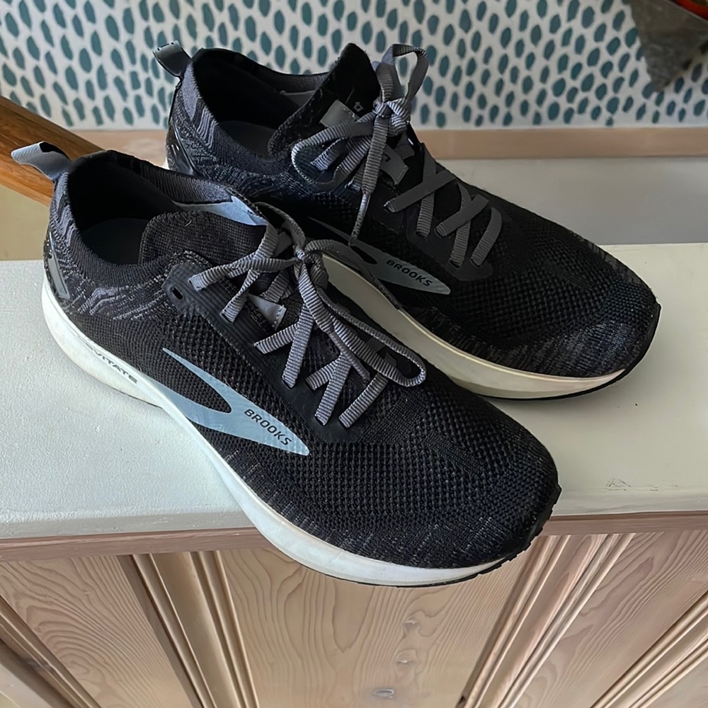 Brooks Women’s Levitate 4 Running shoes 8.5M